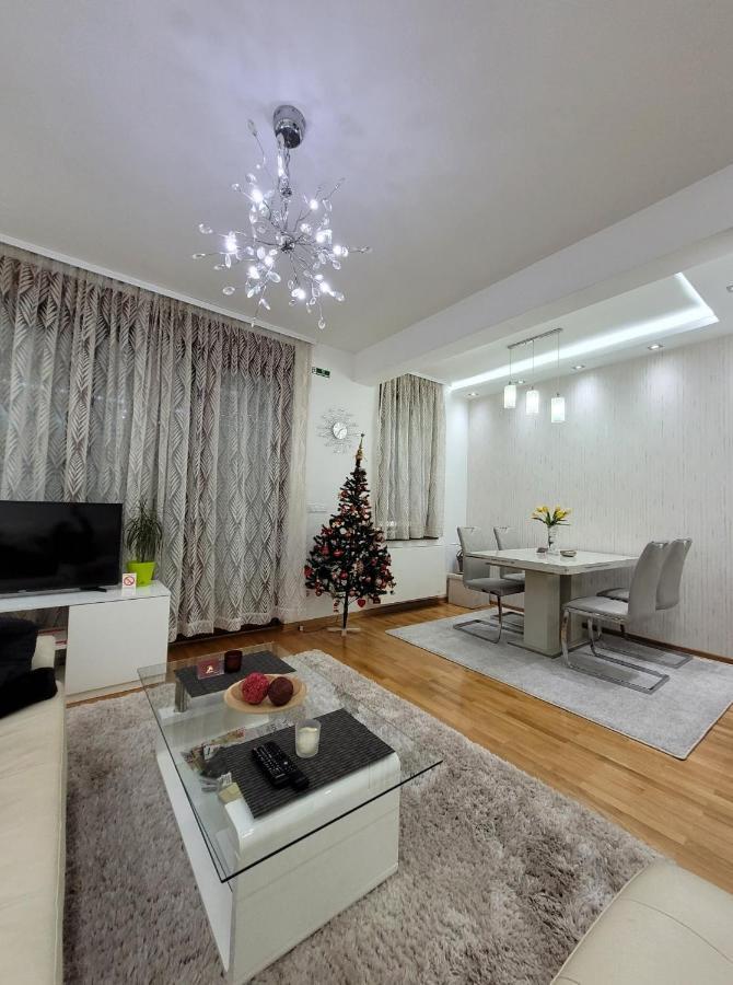 Apartment Joy Belgrado Exterior foto