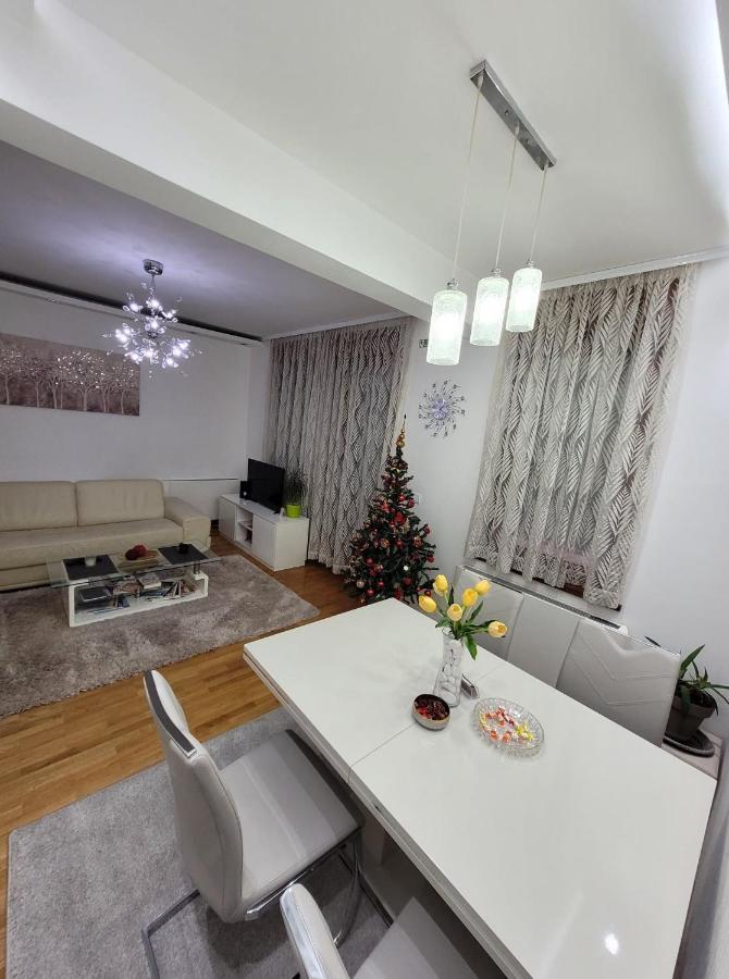 Apartment Joy Belgrado Exterior foto