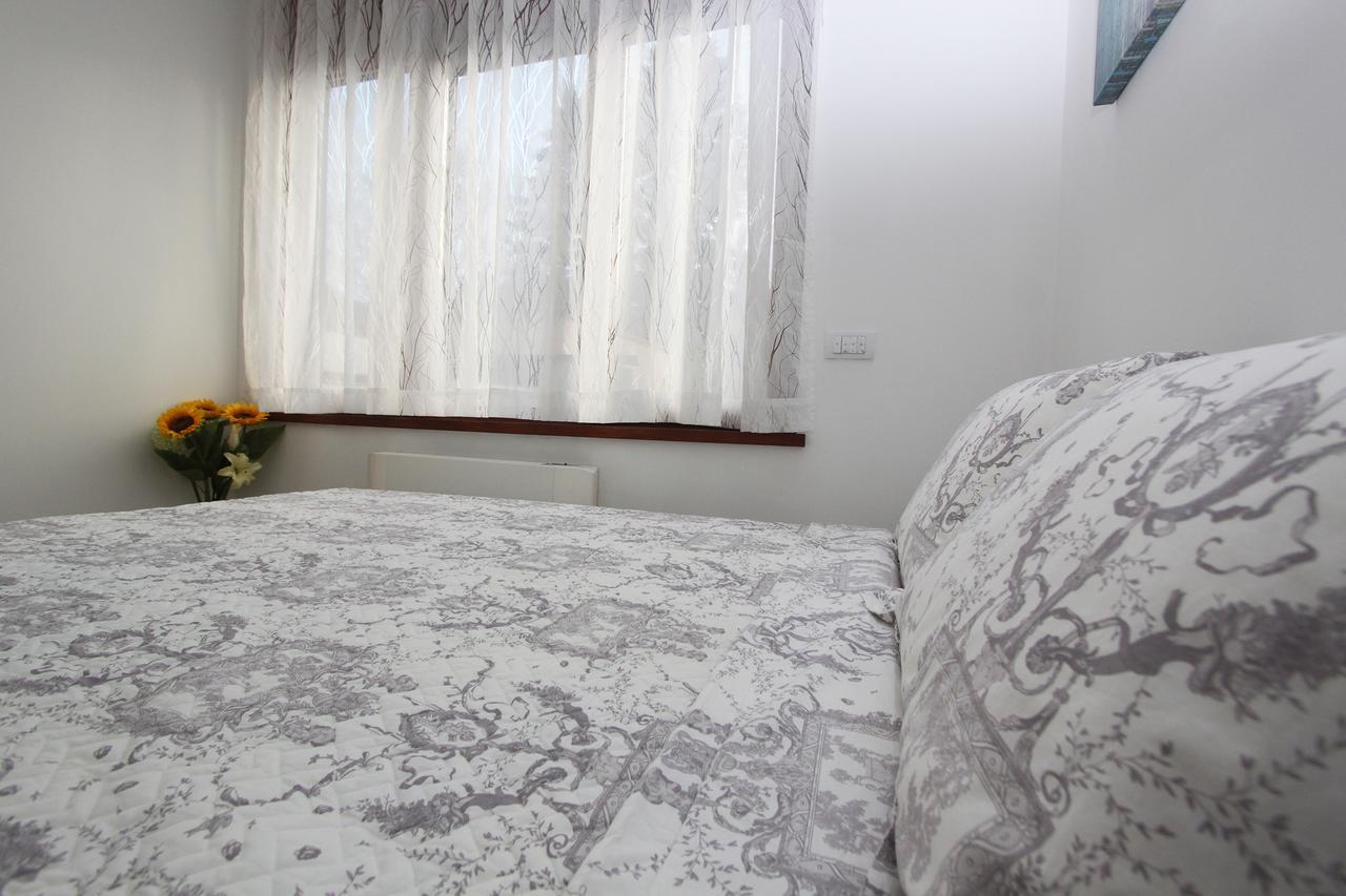 Apartment Joy Belgrado Exterior foto