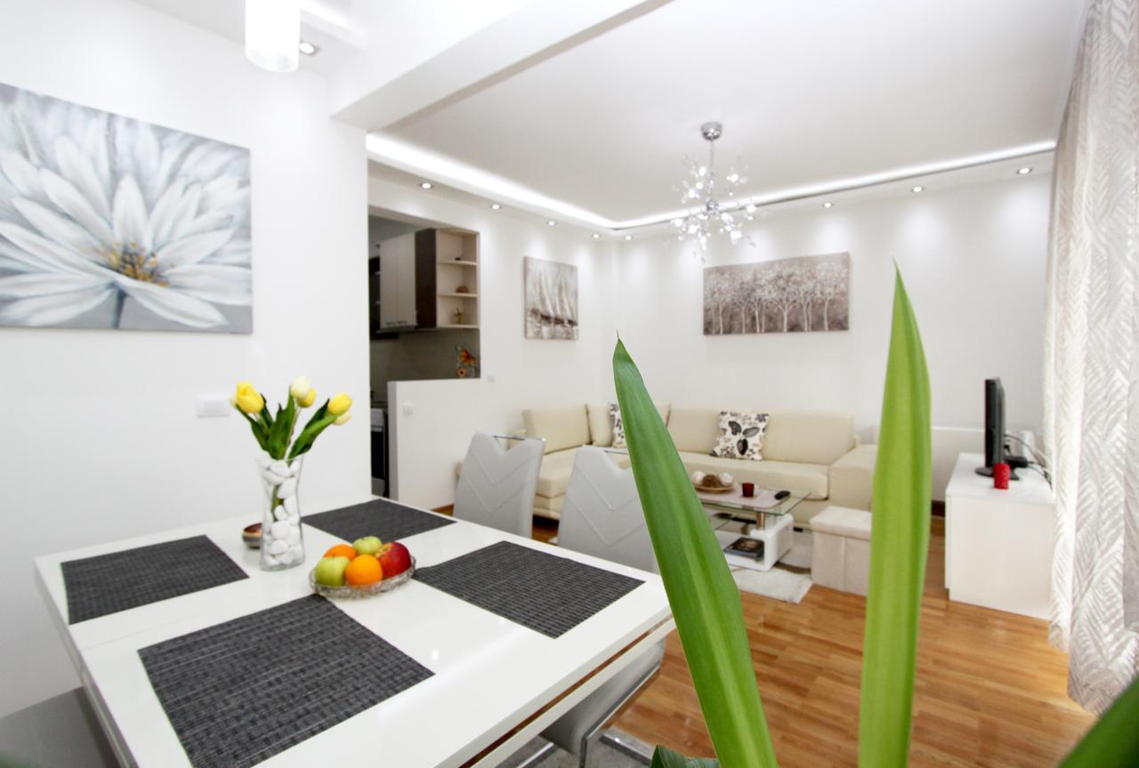 Apartment Joy Belgrado Exterior foto